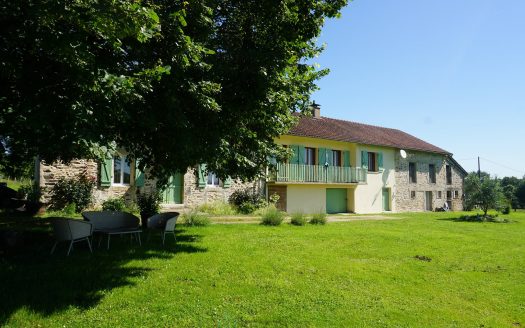 Superb stone farmhouse nestled in the heart of the peaceful and picturesque Perigord Vert natural park.