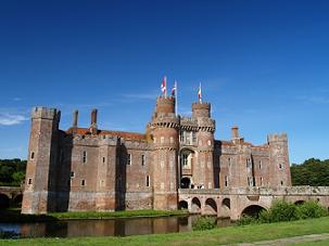 castles in France|celebrating wedding in France|Events in Castle|Fairytales wedding|got married in a castle|great properties in France|renting a castle|wedding in France