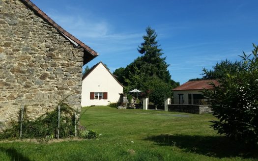 Charming real estate complex in the heart of the Perigord Vert natural park.