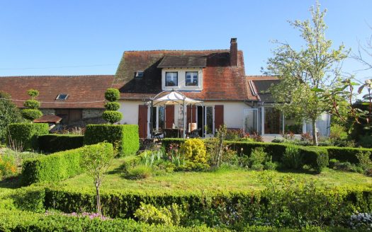 Charming real estate complex in the heart of the Perigord Vert natural park.