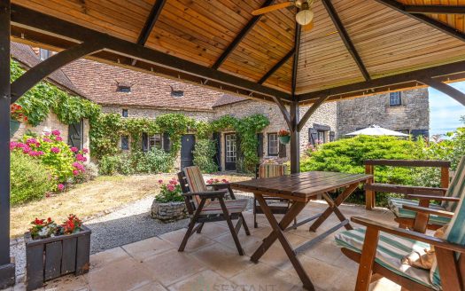 PERIGORD NOIR, AUTHENTIC VILLAGE HOUSE WITH GARDEN