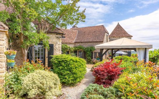 PERIGORD NOIR, AUTHENTIC VILLAGE HOUSE WITH GARDEN