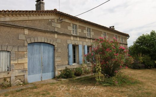 STONE LONGÈRE TO RENOVATE – OUTBUILDINGS – 3,945 M² PLOT