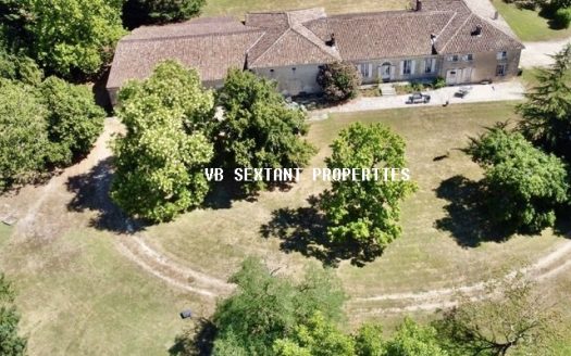 Entre-Deux-Mers, 2.5 hectare estate with beautiful charming residence