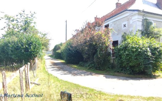 Epeigne-les-Bois Longère of 183sqm and its outbuildings €315,000