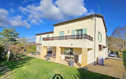 In Cénac-et-Saint-Julien – 170 sqm Residence with Pool on a Landscaped 5,000 sqm Park and Panoramic Valley Views