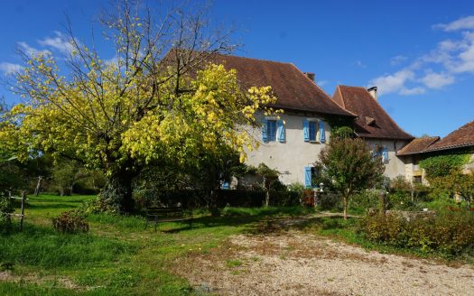 36-hectare estate with its charming 17th-century manor house, nestled in the heart of the Périgord Vert natural park.
