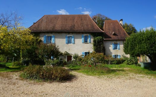 36-hectare estate with its charming 17th-century manor house, nestled in the heart of the Périgord Vert natural park.