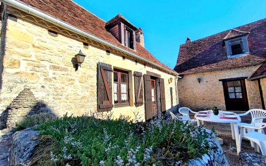 FANLAC, charming house with outbuidings