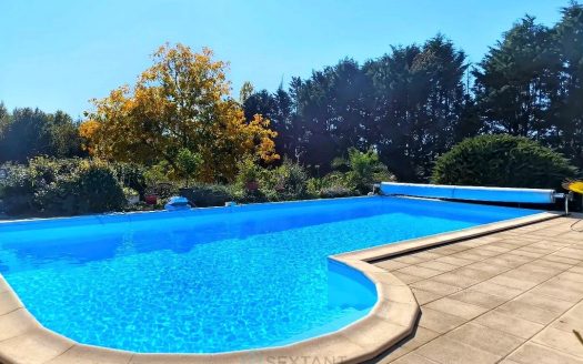 FARMHOUSE WITH SWIMMING POOL ON 1.5 HECTARES OF ENCLOSED LAND