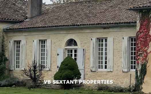 50 minutes from Bordeaux, near Cadillac, 38 -hectare property with beautiful house and outbuildings