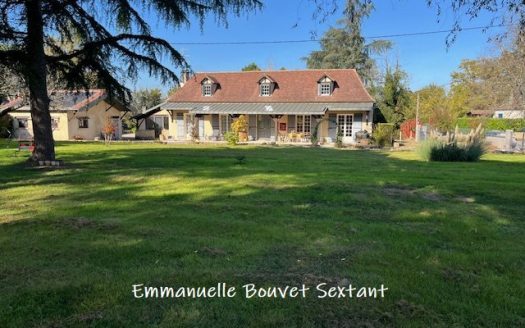 Stone house, 4 bedrooms, 2 bathrooms, garage, car-port, workshop, veranda, 51128 sq ft.