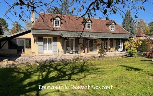 Stone house, 4 bedrooms, 2 bathrooms, garage, car-port, workshop, veranda, 51128 sq ft.