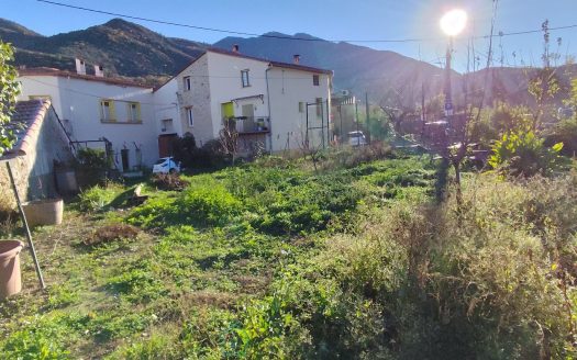 340 sqm building plot outside any housing estate