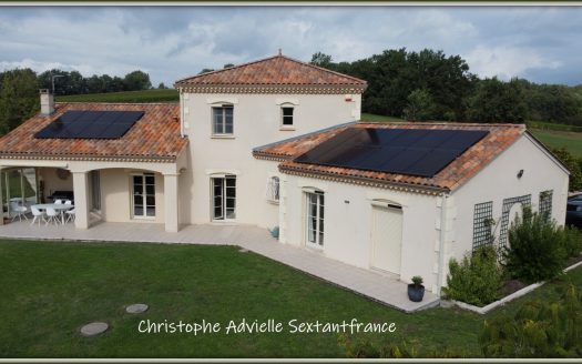 Modern house, 4 bedrooms, 2 shower rooms, double garage, pool with magificient plot, very well kept