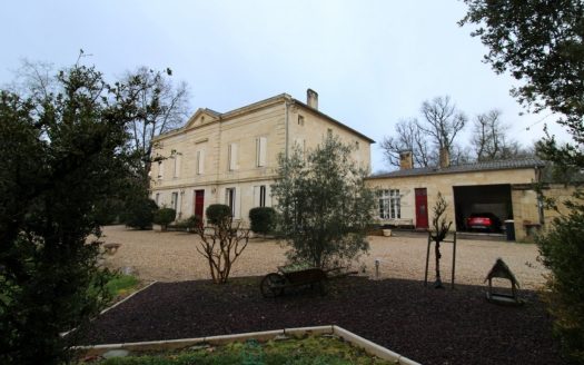 RENOVATED MANSION AND TURNKEY PROFESSIONAL TOOLS ON MORE THAN 10 HECTARES
