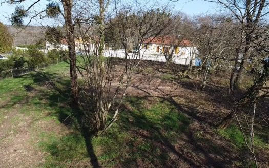 Building Plot Close to the Famous Piégut-Pluviers Market