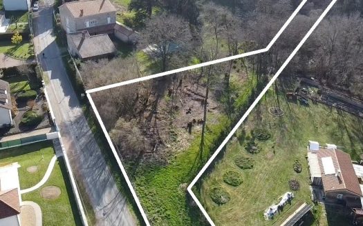 Building Plot Close to the Famous Piégut-Pluviers Market