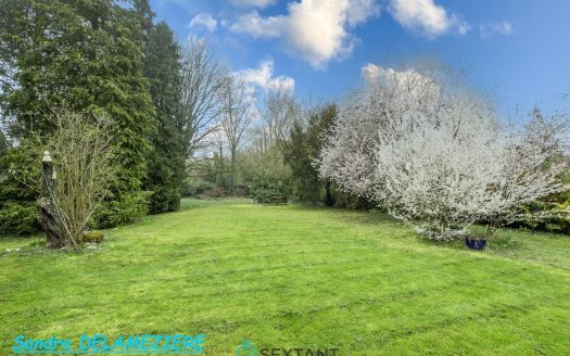 Character house, enclosed garden, terraces and outbuilding