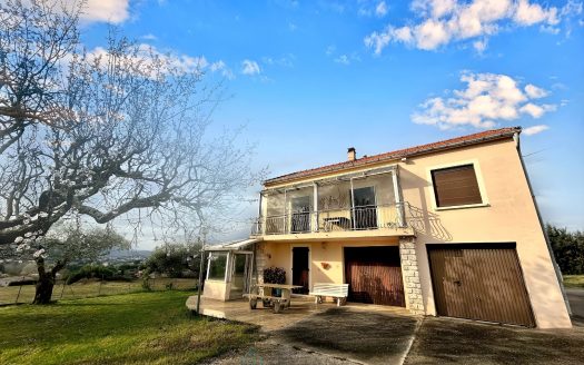 Detached house of 110 sqm of living space on a magnificent plot of over 3,000 sqm