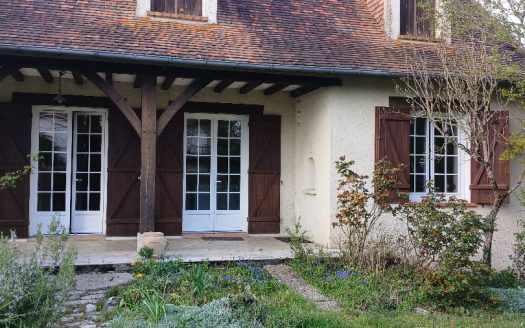 Authentique Périgourdine avec vue dégagée – 5 chambres et 110 sqm de sous-sol
