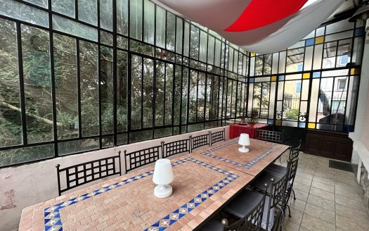 Manor House: Elegance, Comfort, and Garden