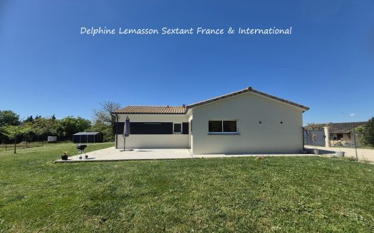 Modern Home with Countryside Setting, 3 bedrooms, enclosed garden