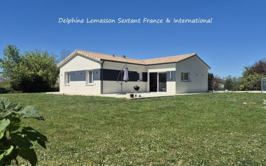 Modern Home with Countryside Setting, 3 bedrooms, enclosed garden