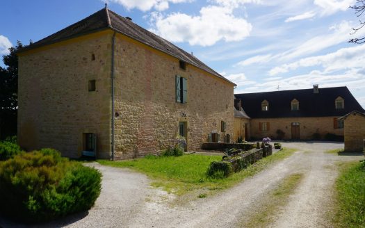 Exceptional stone estate nestled in the heart of 2.2 hectares