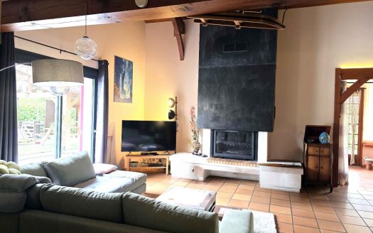 Biscarrosse – Basque-Inspired Property with Pool, Holiday-Home Appeal & Development Potential