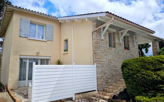 HOUSE WITH 2 APPARTMENTS, IN A QUIET LOCATION, CLOSE TO AMENITIES