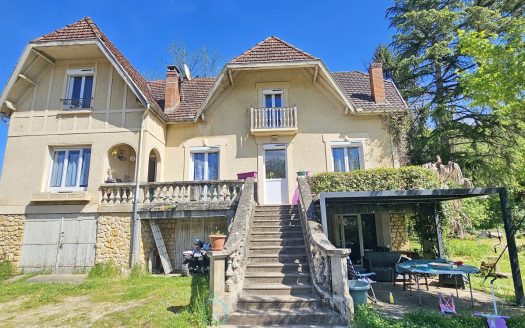 Village House – Approx. 180 sqm of Living Space – Plot of About 1,400 sqm