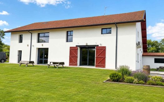 South West France – Unique Hospitality Estate with Guest Accommodation, Reception Venue & Pool