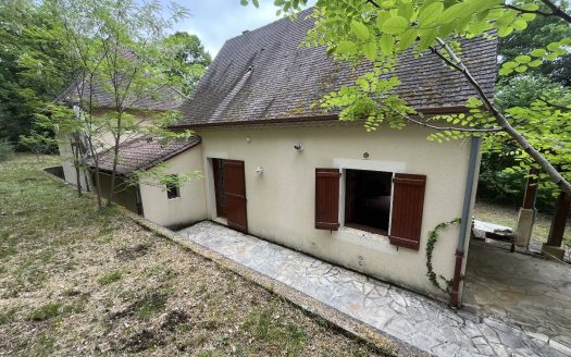 Large modern house and two bungalows in Périgord Noir
