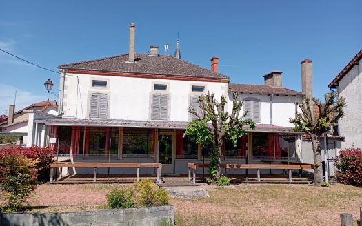 Large house, business(es) with accommodation(s), or gites, as you wish