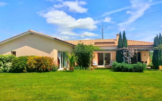 GROUND FLOOR HOUSE CLASSIFIED A,  ALONG DORDOGNE VALLEY