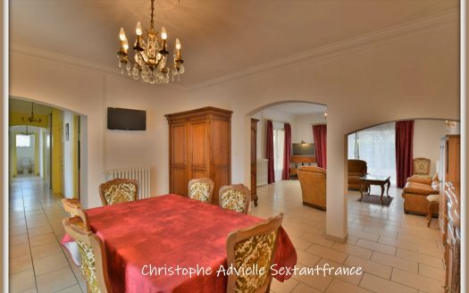 Detached house all on the ground floor, big lounge, 3 bedrooms, 2 shower rooms, big garage and lovely plot