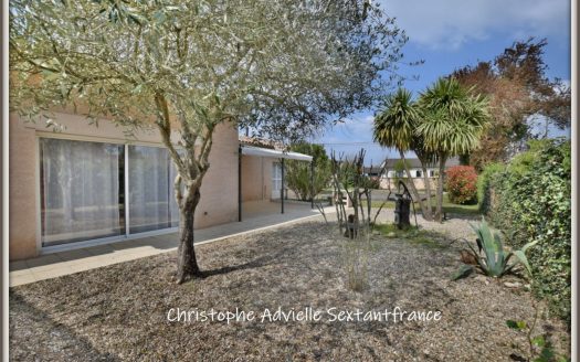 Detached house all on the ground floor, big lounge, 3 bedrooms, 2 shower rooms, big garage and lovely plot