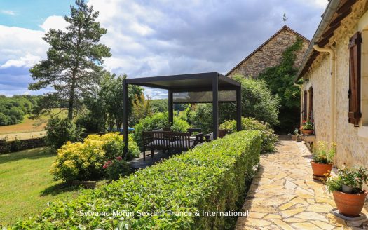 Stunning 18th-century character estate on about 10 acres with a swimming pool, a guest cottage, and outbuildings