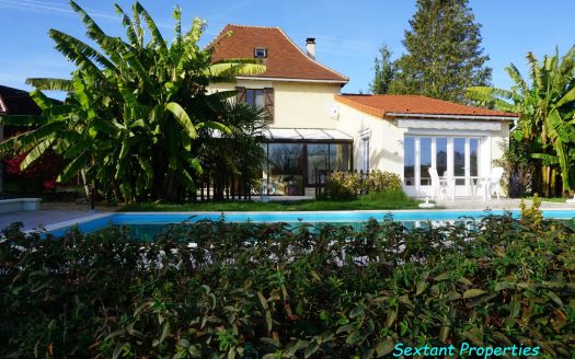 Charming stone country house nestled in the heart of a peaceful natural environment.