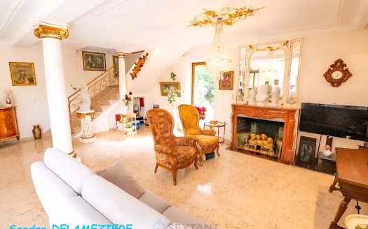 House with outbuildings, garages, garden in Amiens