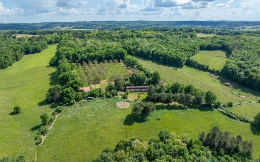 Magnificent property with gites , big house, barn on 12 ha