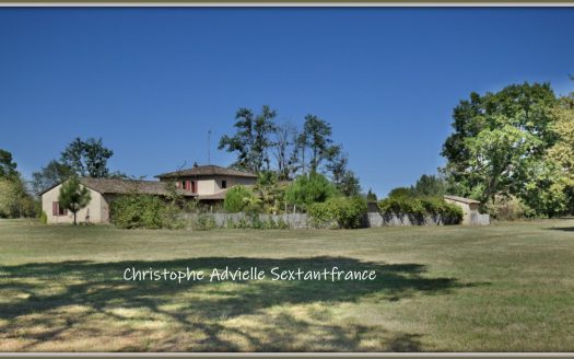 Architect villa in Bergerac with huge park, pool , close to the town center and airport