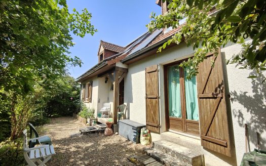 A rare opportunity in this highly sought-after area,4 bedrooms house