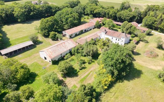 MAGNIFICENT 18TH-CENTURY ESTATE ON OVER 8.5 HECTARES WITH A POND