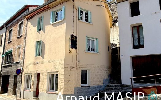 SPACIOUS TWO-BED VILLAGE HOUSE, NON-ADJOINING TERRACED GARDEN, PLEASANT VIEW