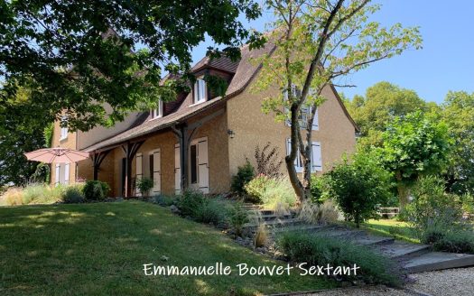 BERGERAC, beautiful perigourdine house, 202 sqm, 6 bedrooms, pool, garage, nice beautful fenced garden