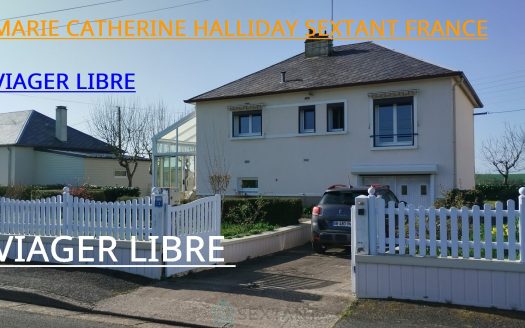 FAMILY HOME WITH UNOBSTRUCTED VIEWS NEAR AMENITIES