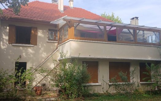 Maison 4 chambres avec piscine et 4 000 sqm de terrain