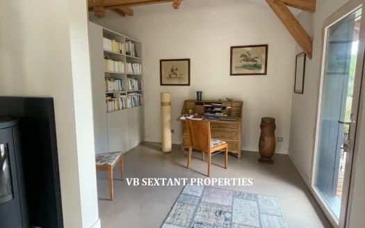 Bazas: charming 3-hectare property featuring a bright, energy-efficient home set in the heart of nature.